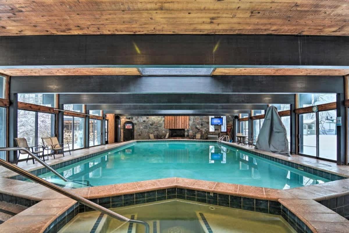 Floor Luxury, Sauna, Private Pool, Beach, 5 Beds, 4 Full Bath *